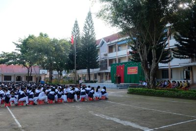 Trường THPT Krông Ana ký cam kết HS không chế tạo, sản xuất, mua bán, tàng trữ, vận chuyển, sử dụng trái phép vũ khí, vật liệu nổ và pháo và tổng kết cuộc thi tìm hiểu BLHS 2015 cấp trường