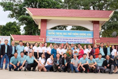 ĐOÀN CỰU HỌC SINH KHOÁ 1 (NIÊN KHOÁ 1984 – 1987) TRƯỜNG THPT KRÔNG ANA VỀ THĂM TRƯỜNG