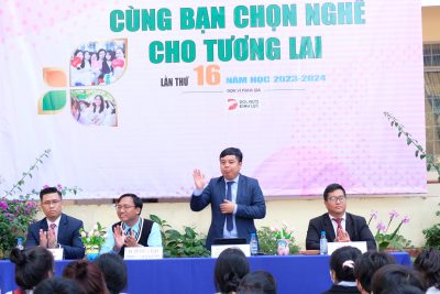 TRƯỜNG THPT KRÔNG ANA TỔ CHỨC TƯ VẤN HƯỚNG NGHIỆP CHO HỌC SINH KHỐI 12