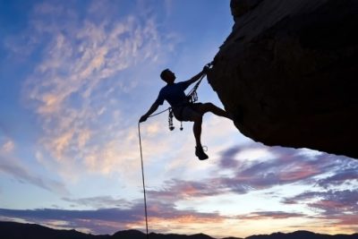 Bàn về ý kiến: “Thường thì sự xét đoán lòng can đảm không phải là sự dám chết mà là dám sống” (HS Nguyễn Đại Hoàng, lớp 12A10 năm học 2018 – 2019)