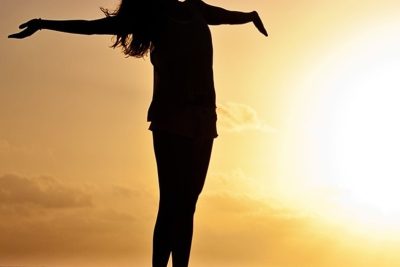 Nhạc : Vì tôi còn sống (HS Khánh Ngân lớp 10A2, HS Thanh Vỵ (cajon) lớp 10A5, Y Khánh (guitar), Năm học 2018-2019)